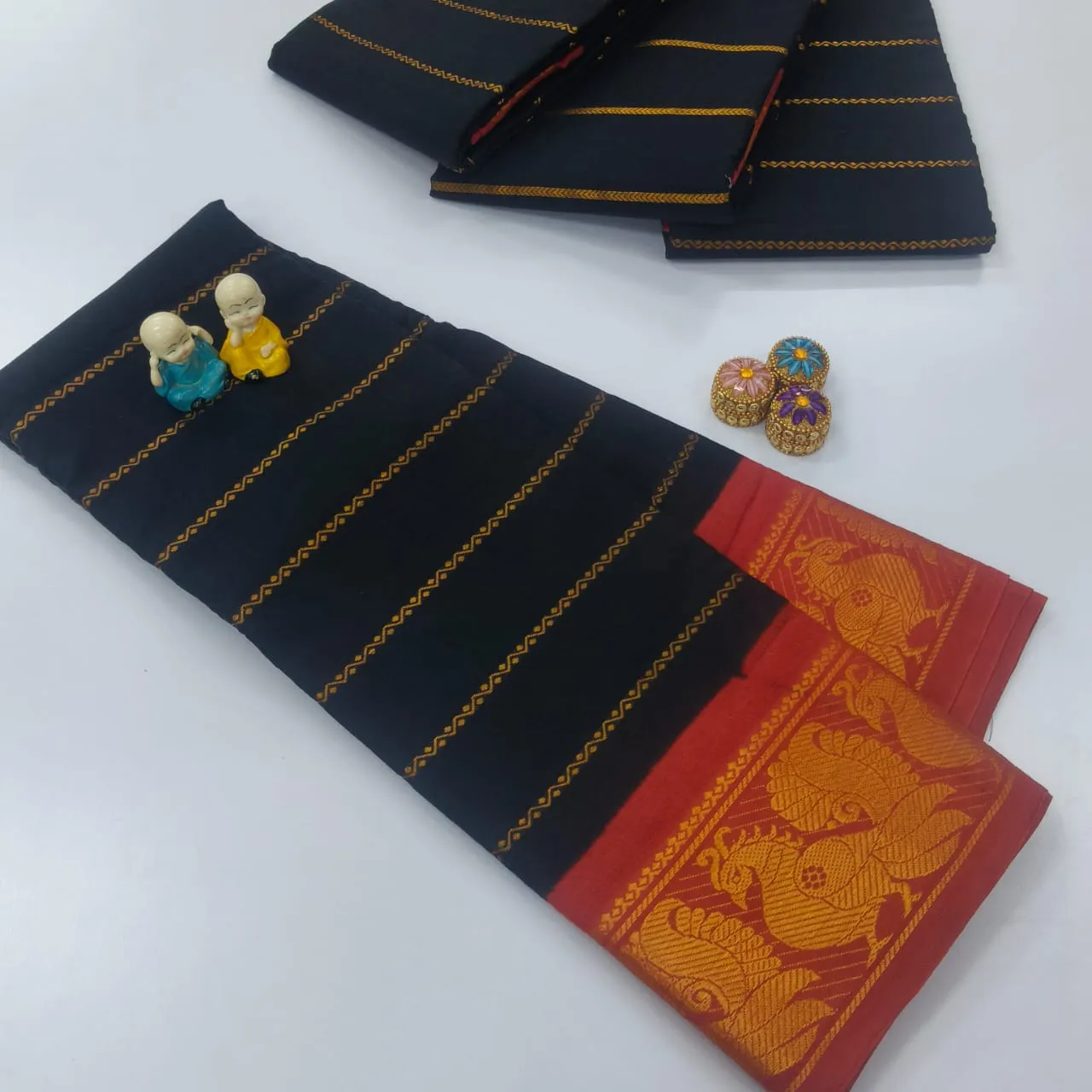 Sungudi Velthari Paisley Pallu Cotton Saree